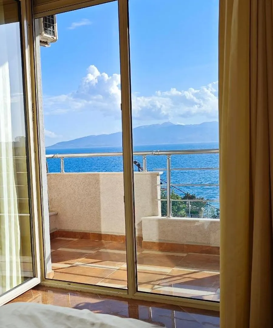 Apartment By Promenade Sarandë